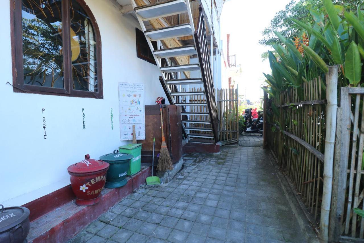 Kris Kos Hotel Canggu Buitenkant foto