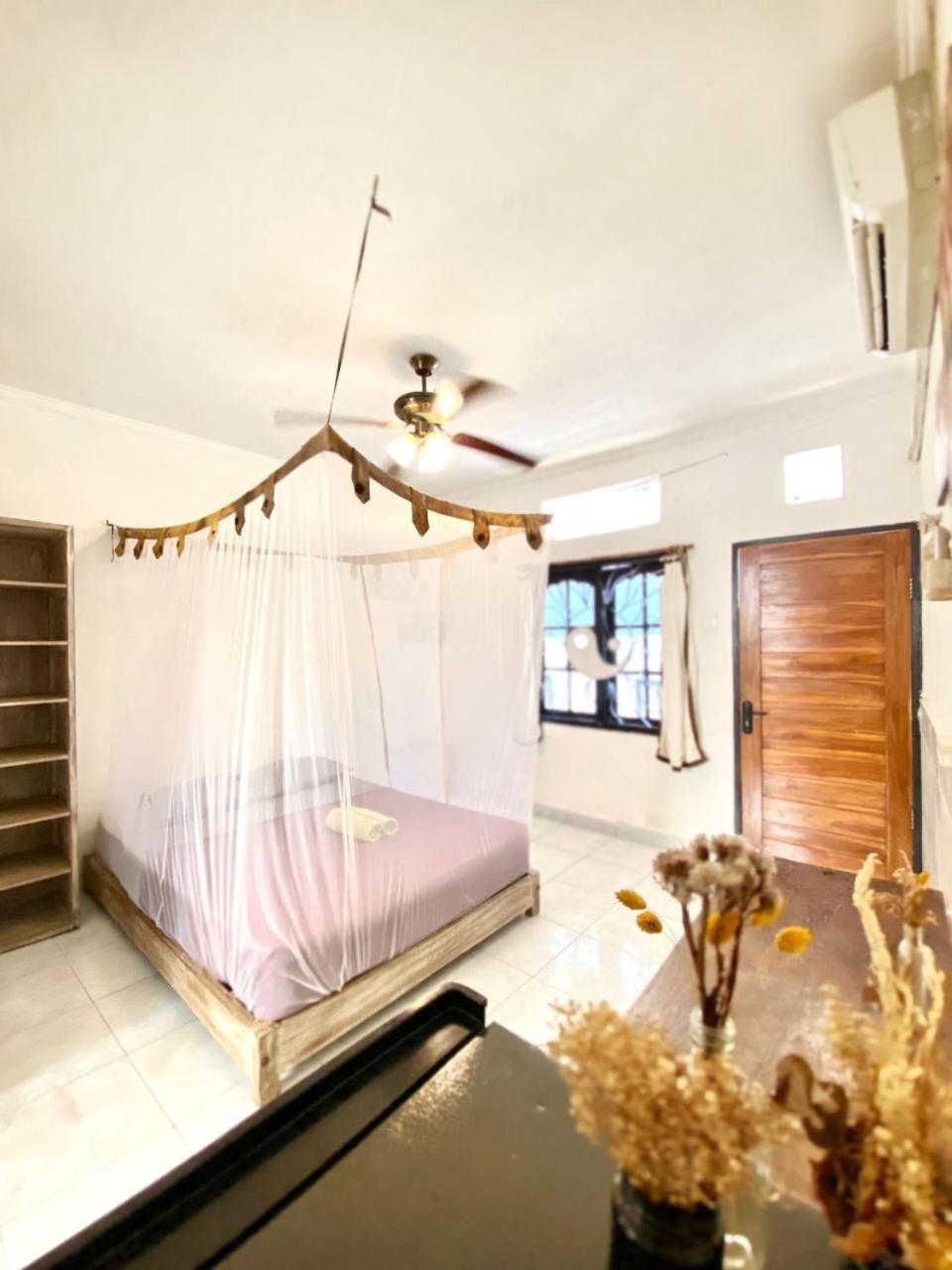 Kris Kos Hotel Canggu Buitenkant foto