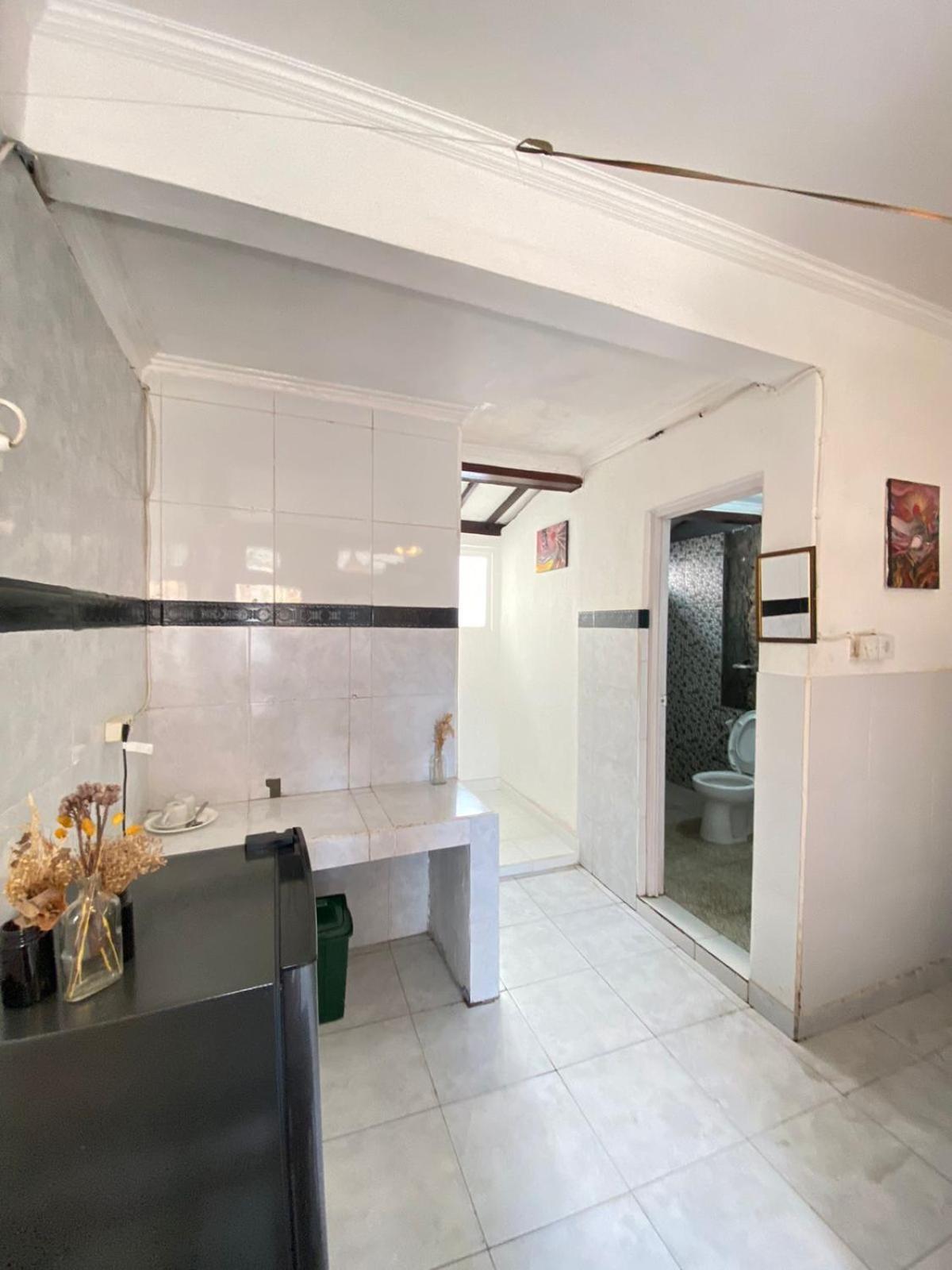Kris Kos Hotel Canggu Buitenkant foto